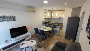 Apartment Nirvana, Split